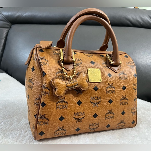 MCM Boston 25 - Picture 2 of 16